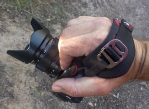 holding mirrorless camera